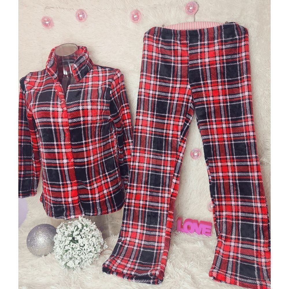 Very soft warm & comfy red plaid pajama pants Gift set NWT